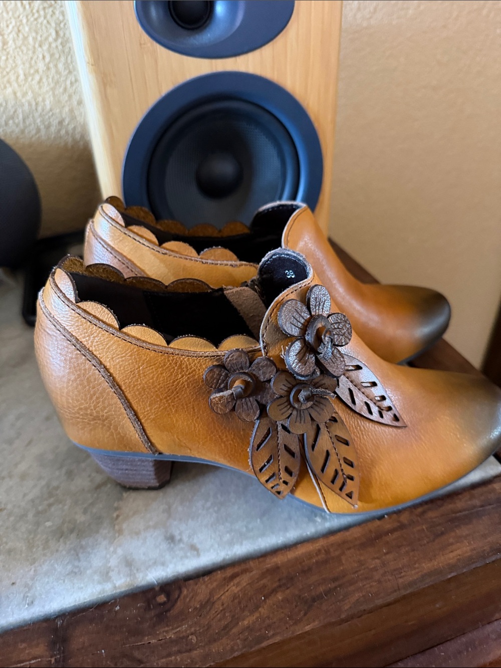 Women’s Tan Floral detail Leather Low Heel ankle boots NEW size 38 so US 7.5